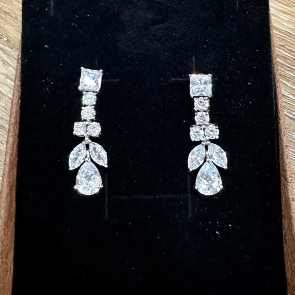 💎 Cubic Zirconia Drop Earrings 💎